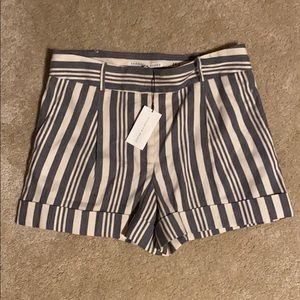 Like New Veronica Beard Carito cargo linen shorts with pockets